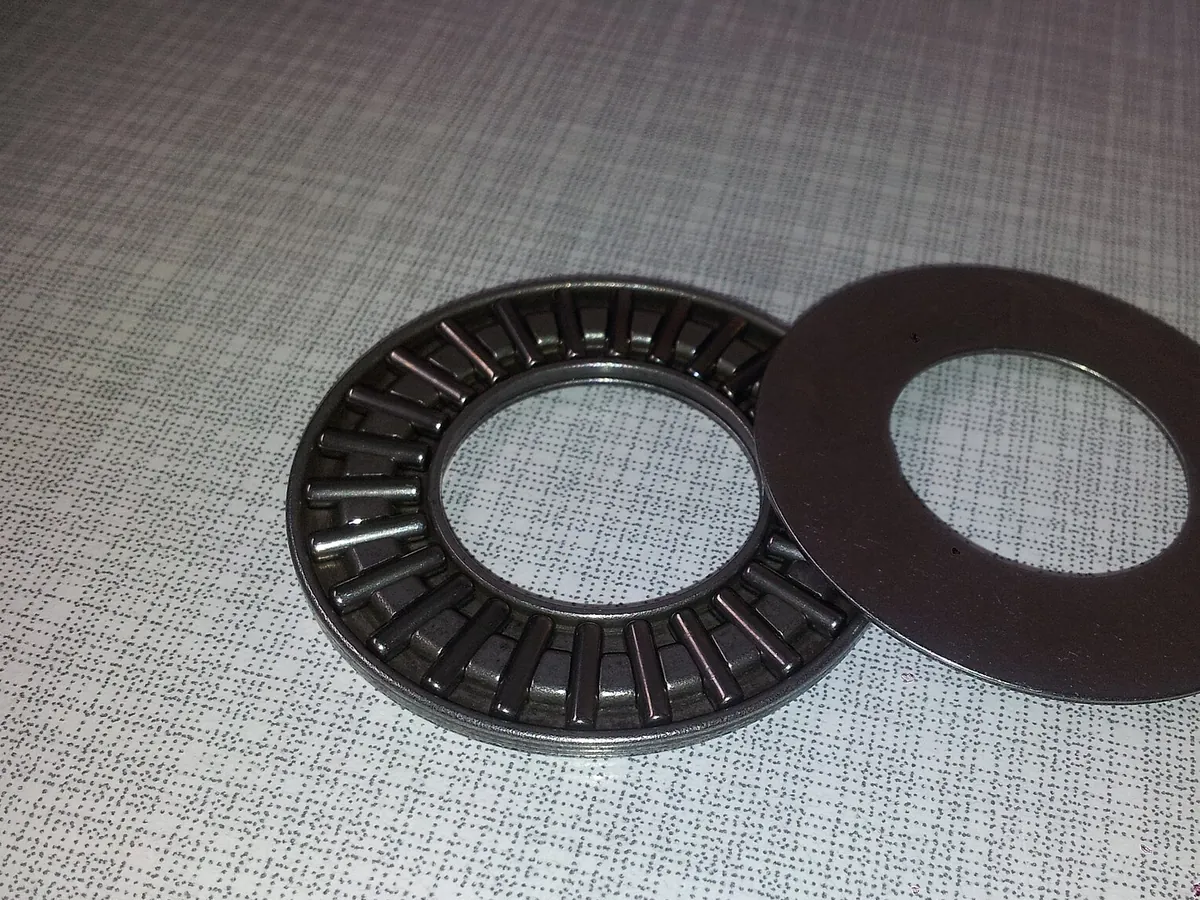 Axial de bolas 51100